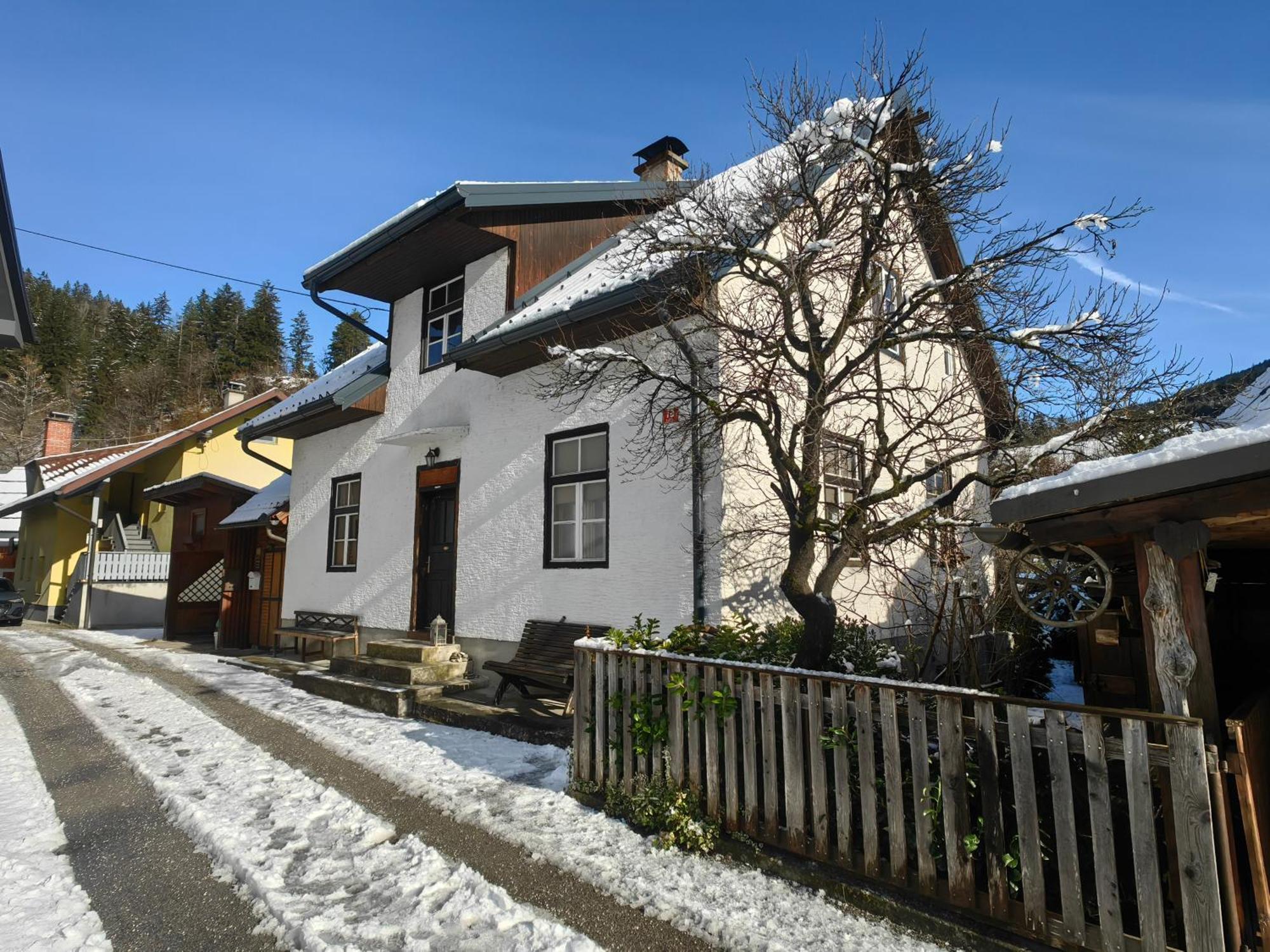 Hisa Hortenzija Luče Exteriér fotografie
